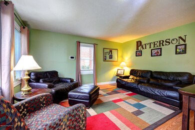 Carnation7713-FamilyRm-2