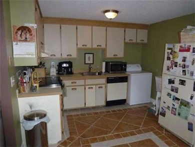 2510 Skyline Dr unit 9, Lowell, MA 01854 - photo 3