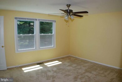 12613 Etruscan Dr, Herndon, VA 20171 - photo 3