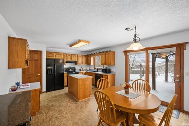 904 Elm St, Auburn, IN 46706 - photo 6