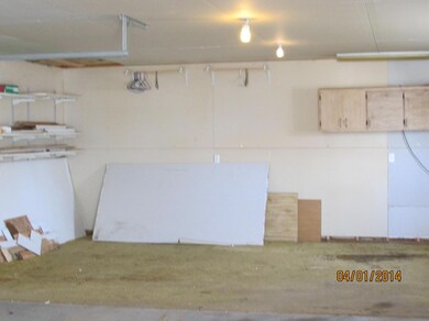 Garage-Interior<|><|>