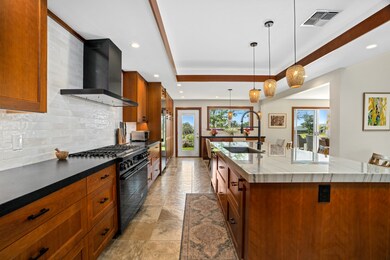 Stunning Kitchen w/ Dacor Appliances
