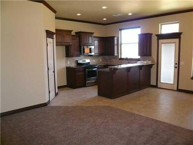 Kitchen. Walk-In Pantry, Breakfast Bar, Oil Rubbed
