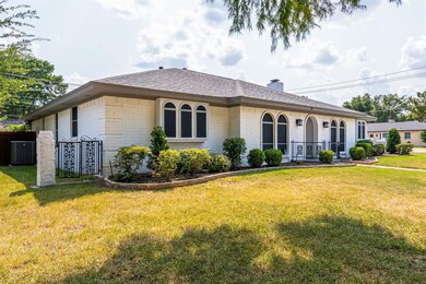 241 Circleview Dr S, Hurst, TX 76054 - photo 2