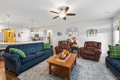 Wonderful open living room with plenty of space.