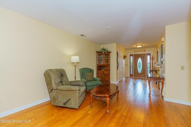 7102 Suzanne Ln, Schenectady, NY 12303 - photo 6