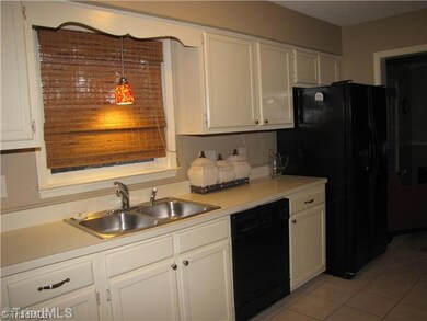 4112 Trappers Run Ct, High Point, NC 27265 - photo 6