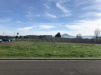 1800 E Pine St, Central Point, OR 97502 - photo 3