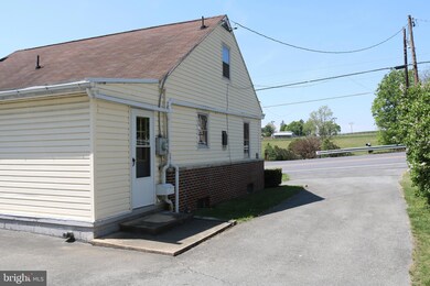 9258 Tomstown Rd, Waynesboro, PA 17268 - photo 2