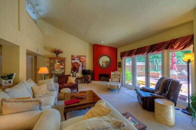 007_Living Room