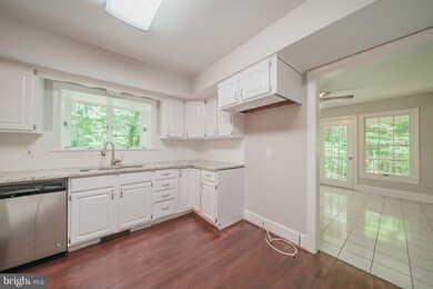 12058 Greentree Ln, Midland, VA 22728 - photo 6