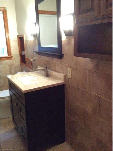 Main FULL Bath