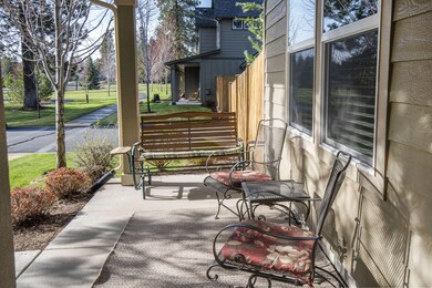 910 N Hindeman St, Sisters, OR 97759 - photo 2