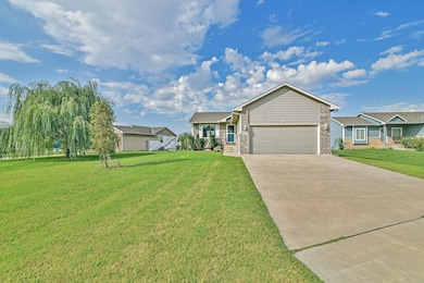 2103 W Schoolhouse St, Haysville, KS 67060 - photo 2