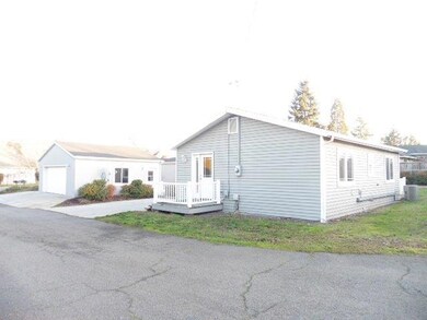 1093 Brookdale Ave, Medford, OR 97504 - photo 2