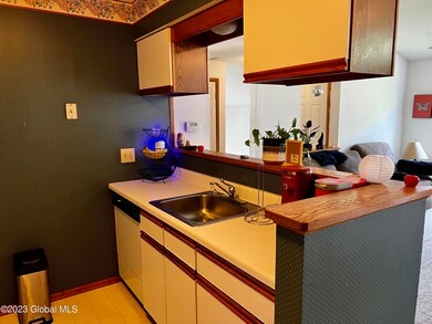 121 Hampton Place Blvd, Troy, NY 12180 - photo 7