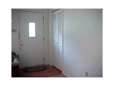 Entry/Foyer.