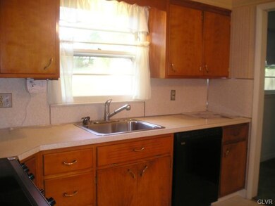 5881 Shepherd Hills Ave, Allentown, PA 18106 - photo 7