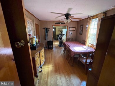 435 Wilkes St, Berkeley Springs, WV 25411 - photo 3