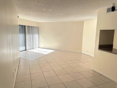 Presidential Golfview unit 2080, West Palm Beach, FL 33401 - photo 3