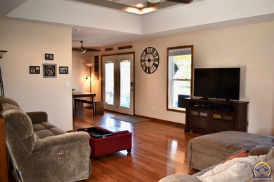 3316 SW 46th St, Topeka, KS 66610 - photo 2