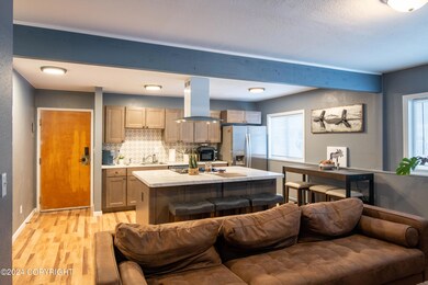 27-Unit 4 Living Room_ELI08610-HDR