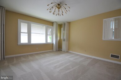 210 N Ott St, Allentown, PA 18104 - photo 4