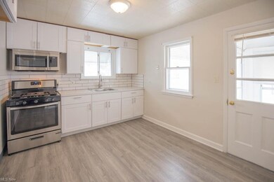 Updated eat-in kitchen with new countertops, cabin