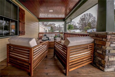Enjoy the charming front porch!