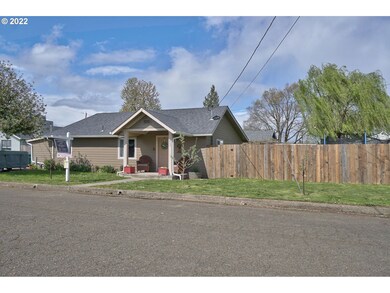 1407 E 10th St, Newberg, OR 97132 - photo 4