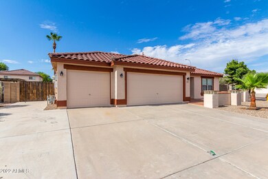 3 Car Garage & RV Gate