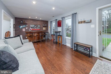 124 Robins Run W, Swedesboro, NJ 08085 - photo 2