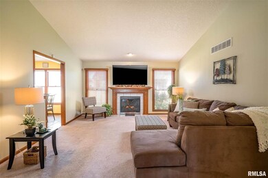 6413 Madison St, Davenport, IA 52806 - photo 2