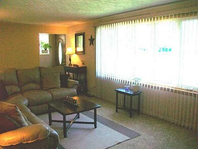 Living Room Let the sun shine thur with this newer