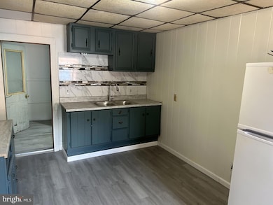 321 Peacock St, Pottsville, PA 17901 - photo 2