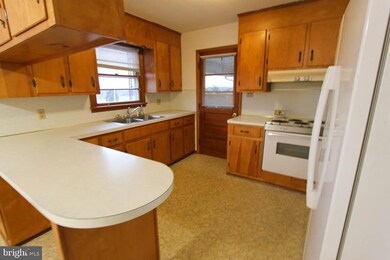 822 Jenny Wren Dr, Martinsburg, WV 25404 - photo 6