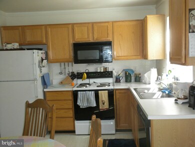 1845 Tiger Lily Cir unit 46, Woodbridge, VA 22192 - photo 2