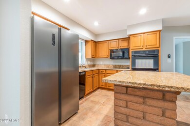 303 E Ellis Dr, Tempe, AZ 85282 - photo 5