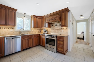 10 Eliab Latham Way, East Bridgewater, MA 02333 - photo 4