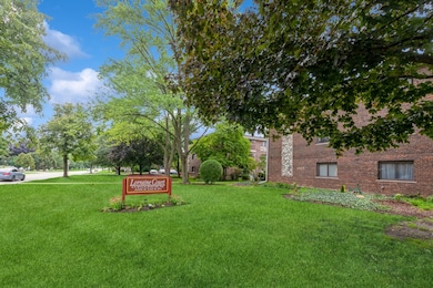 1220 S Lorraine Rd unit 3, Wheaton, IL 60189 - photo 2