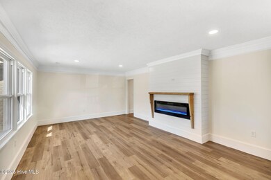 508 N Wright St, Burgaw, NC 28425 - photo 4