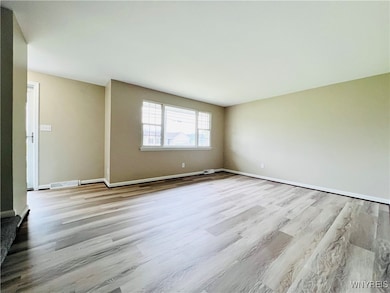 Large Living Room / Front Entrance