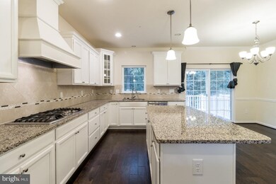 554 Bluffton Dr, Glen Burnie, MD 21060 - photo 5