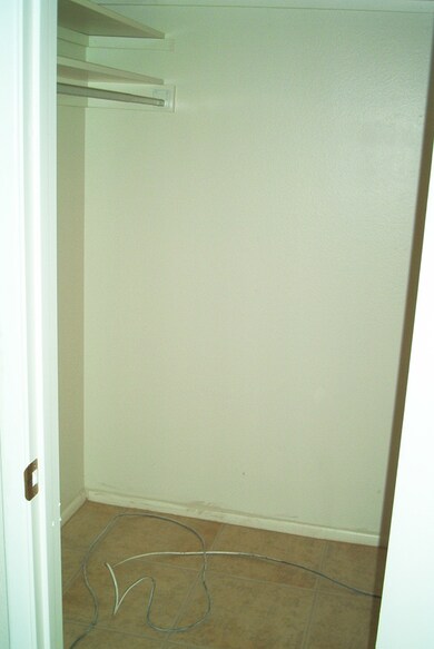master br walkin closet