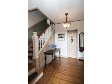 Entry/Foyer.