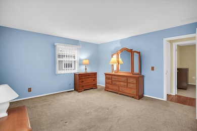 2302 Blackthorn Dr, Champaign, IL 61821 - photo 5