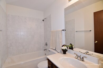 1110 Emerald Dr, Aurora, IL 60506 - photo 5