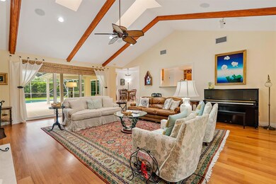 10410 SE Banyan Way-5
