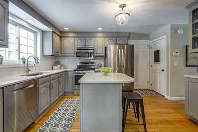 1 Wentworth Dr, Bedford, NH 03110 - photo 3