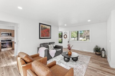 4013 Midway Dr, Waterloo, IA 50701 - photo 6